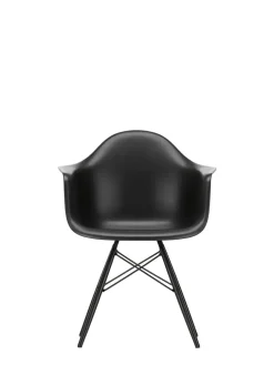 Vitra Eames Plastic Armchair DAW, sortlakeret ahorntræ fra><noscript><img width=