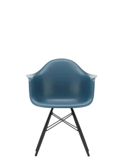 Vitra Eames Plastic Armchair DAW, sortlakeret ahorntræ fra><noscript><img width=