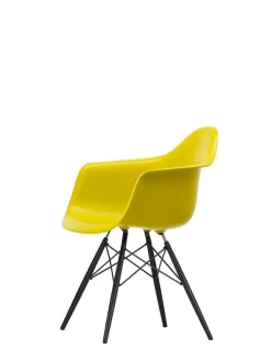 Vitra Eames Plastic Armchair DAW, sortlakeret ahorntræ fra><noscript><img width=
