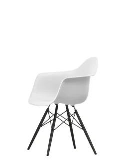 Vitra Eames Plastic Armchair DAW, sortlakeret ahorntræ fra><noscript><img width=