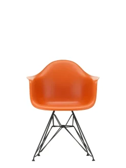 Vitra Eames Plastic Armchair DAR, sort pulverlakering fra><noscript><img width=