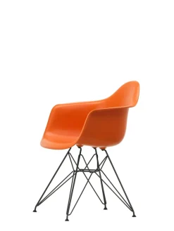 Vitra Eames Plastic Armchair DAR, sort pulverlakering fra><noscript><img width=