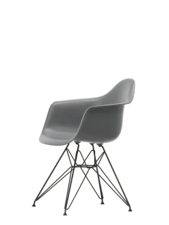 Vitra Eames Plastic Armchair DAR, sort pulverlakering fra><noscript><img width=