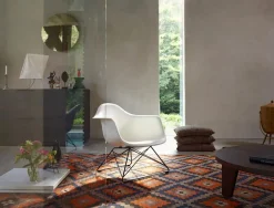 Vitra Eames Plastic Armchair LAR, sortlakeret fra><noscript><img width=