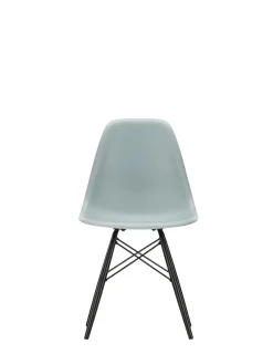Vitra Eames Plastic Side Chair DSW, sortlakeret ahorntræ fra><noscript><img width=
