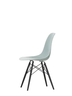 Vitra Eames Plastic Side Chair DSW, sortlakeret ahorntræ fra><noscript><img width=