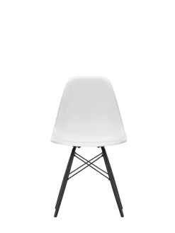 Vitra Eames Plastic Side Chair DSW, sortlakeret ahorntræ fra><noscript><img width=