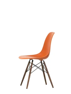Vitra Eames Plastic Side Chair DSW, mørkbejdset ahorntræ fra><noscript><img width=