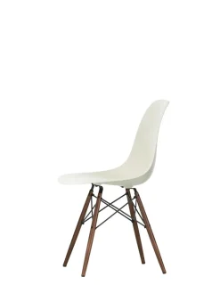 Vitra Eames Plastic Side Chair DSW, mørkbejdset ahorntræ fra><noscript><img width=