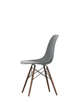 Vitra Eames Plastic Side Chair DSW, mørkbejdset ahorntræ fra><noscript><img width=