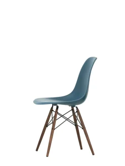 Vitra Eames Plastic Side Chair DSW, mørkbejdset ahorntræ fra><noscript><img width=