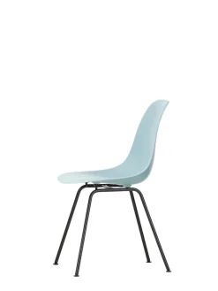Vitra Eames Plastic Side Chair DSX, sort pulverlakeret fra><noscript><img width=