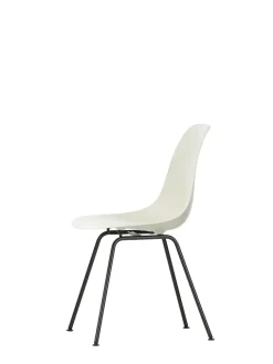 Vitra Eames Plastic Side Chair DSX, sort pulverlakeret fra><noscript><img width=