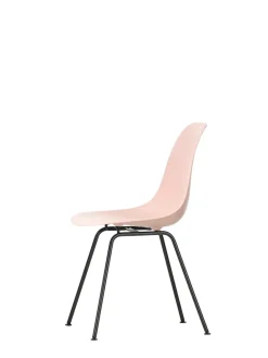 Vitra Eames Plastic Side Chair DSX, sort pulverlakeret fra><noscript><img width=