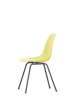 Vitra Eames Plastic Side Chair DSX, sort pulverlakeret fra><noscript><img width=