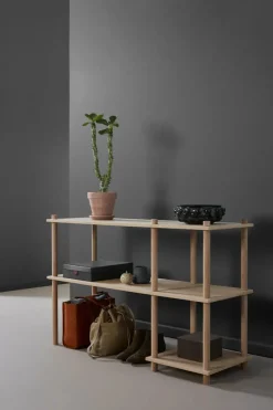 Woud Elevate Shelving System fra> Reolsystemer