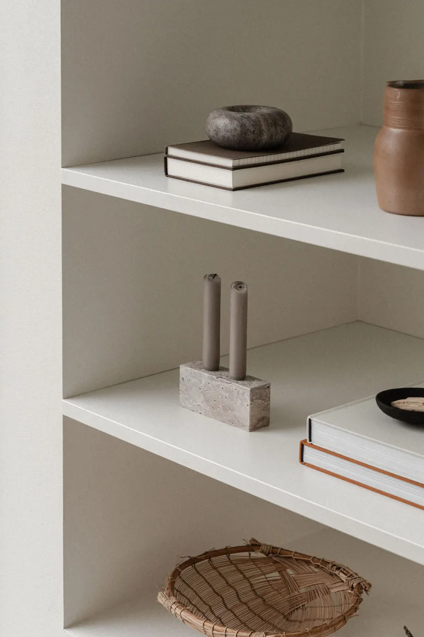 Wabi Sabi Nordic Epode Lysestage 14 cm, travertin silver fra> Gaver Til Hende|Kalenderlys & Julelysestager