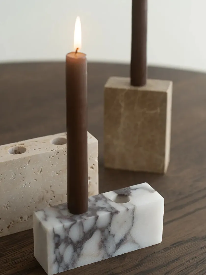 Wabi Sabi Nordic Epode Lysestage 14 cm, travertin silver fra> Gaver Til Hende|Kalenderlys & Julelysestager