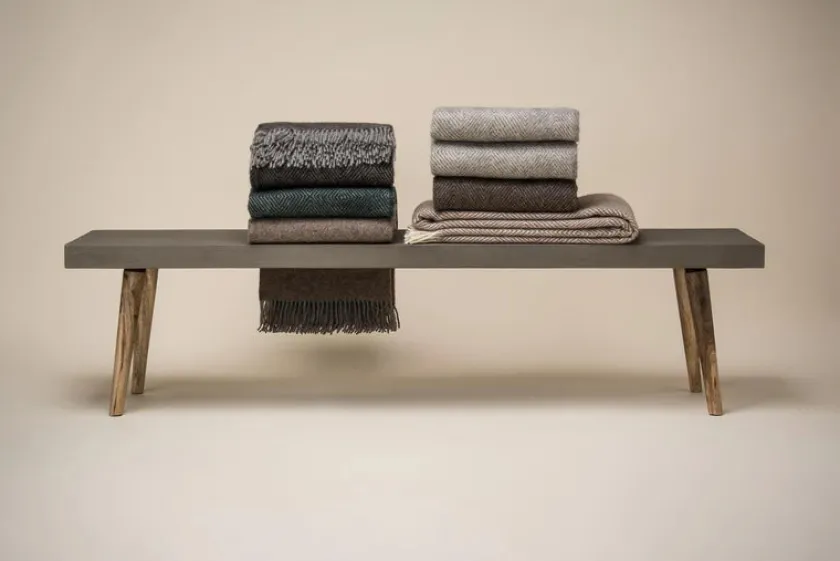 Silkeborg Uldspinderi Fanø Plaid, light nordic grey fra> Gaver Til Ham|Puder Og Plaider