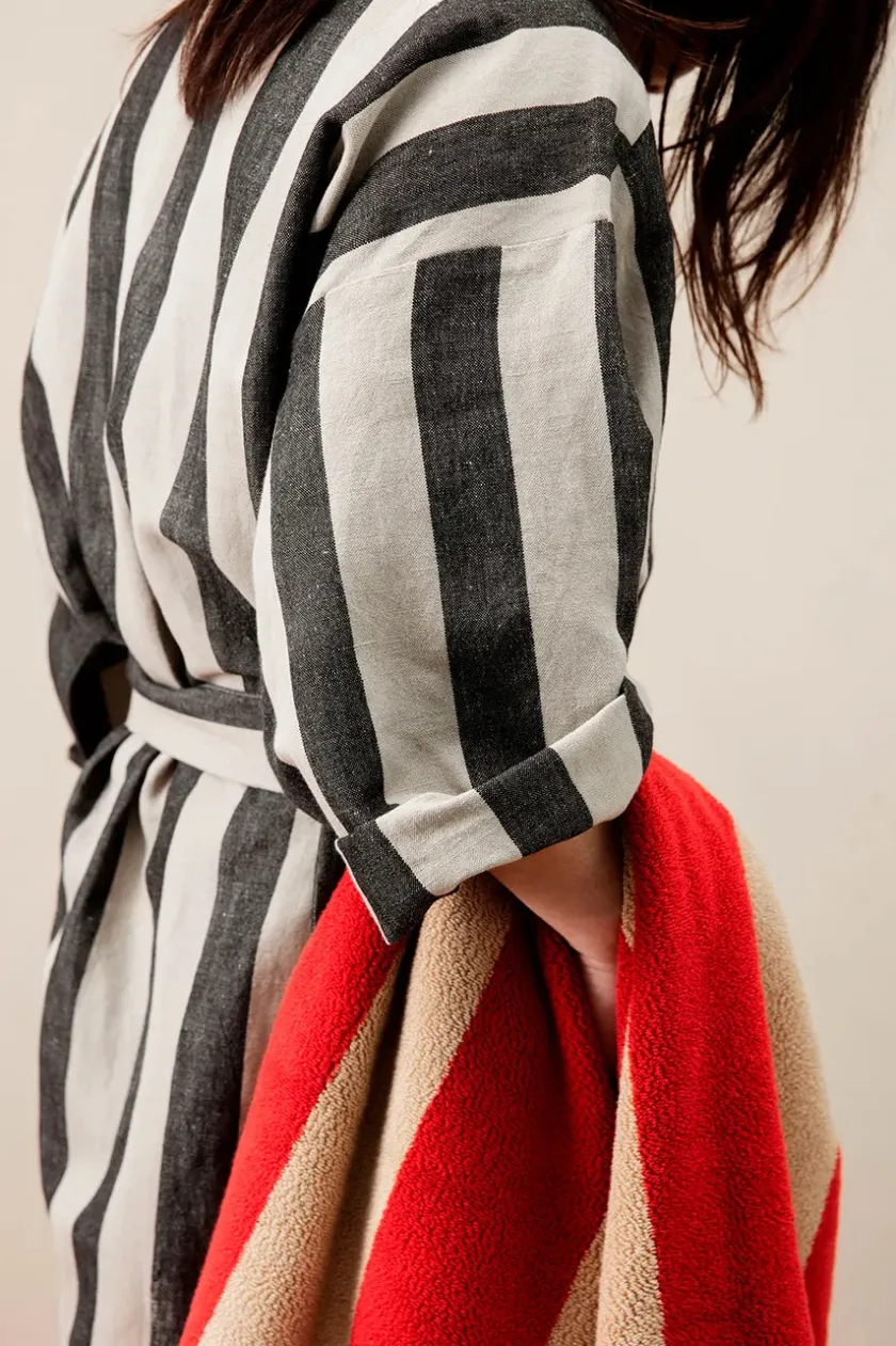 Ferm Living Field Robe, sand/black fra> Tøj|Badeværelsestekstiler