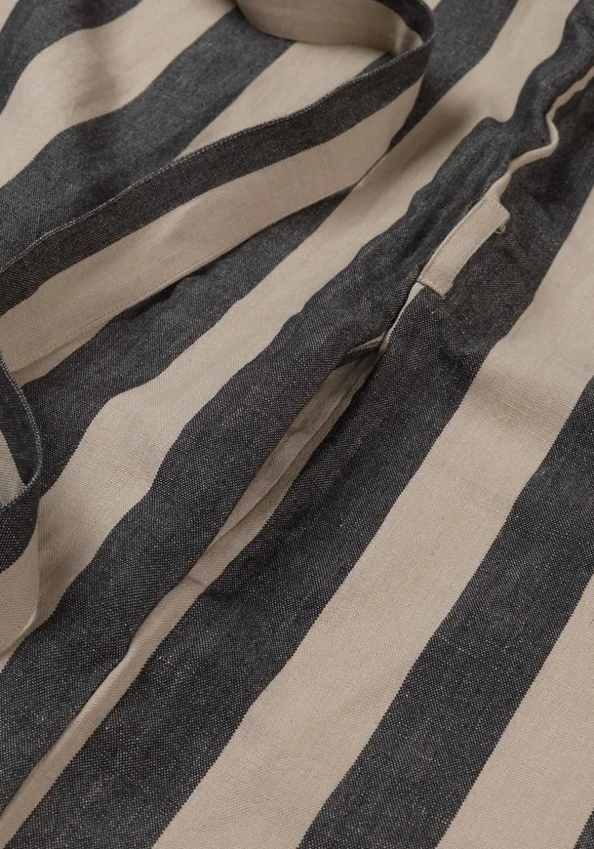 Ferm Living Field Robe, sand/black fra> Tøj|Badeværelsestekstiler