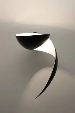 Editions Serge Mouille Flame Small Wall Lamp af Serge Mouille> Væglamper|Spots
