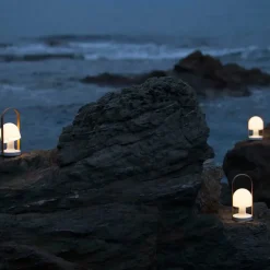Marset Follow Me blå bordlampe fra><noscript><img width=