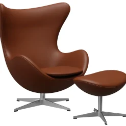 Fritz Hansen Ægget, Sort Essential læder, med returdrej inkl. skammel af Arne Jacobsen><noscript><img width=