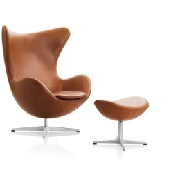 Fritz Hansen Ægget, Sort Essential læder, med returdrej inkl. skammel af Arne Jacobsen><noscript><img width=