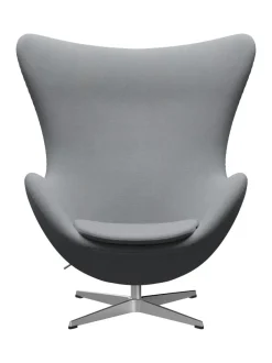 Fritz Hansen Ægget, sort læder/aluminium af Arne Jacobsen><noscript><img width=
