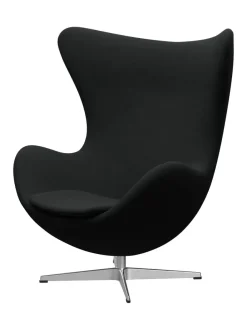 Fritz Hansen Ægget, sort læder/aluminium af Arne Jacobsen><noscript><img width=