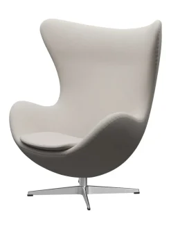 Fritz Hansen Ægget, sort læder/aluminium af Arne Jacobsen><noscript><img width=
