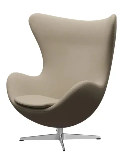 Fritz Hansen Ægget, sort læder/aluminium af Arne Jacobsen><noscript><img width=