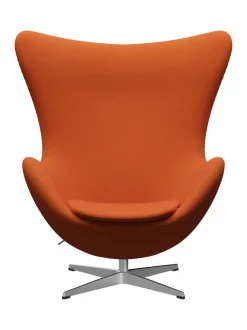 Fritz Hansen Ægget, sort læder/aluminium af Arne Jacobsen><noscript><img width=
