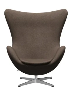 Fritz Hansen Ægget, sort læder/aluminium af Arne Jacobsen><noscript><img width=