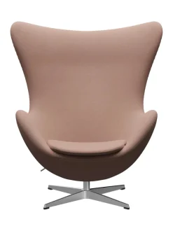 Fritz Hansen Ægget, sort læder/aluminium af Arne Jacobsen><noscript><img width=