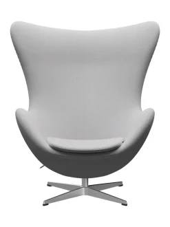 Fritz Hansen Ægget, sort læder/aluminium af Arne Jacobsen><noscript><img width=