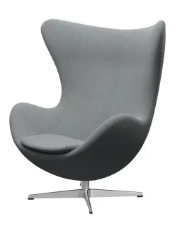 Fritz Hansen Ægget, sort læder/aluminium af Arne Jacobsen><noscript><img width=