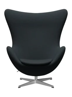 Fritz Hansen Ægget, sort læder/aluminium af Arne Jacobsen><noscript><img width=