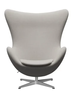 Fritz Hansen Ægget, sort læder/aluminium af Arne Jacobsen><noscript><img width=