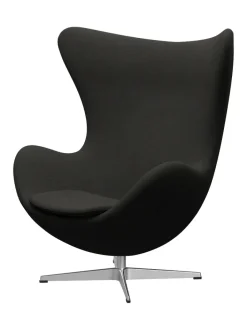 Fritz Hansen Ægget, sort læder/aluminium af Arne Jacobsen><noscript><img width=