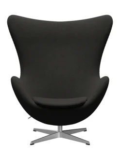 Fritz Hansen Ægget, sort læder/aluminium af Arne Jacobsen><noscript><img width=