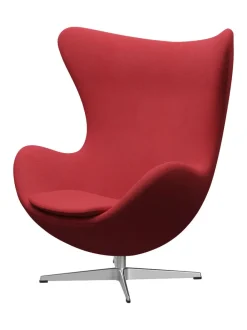 Fritz Hansen Ægget, sort læder/aluminium af Arne Jacobsen><noscript><img width=