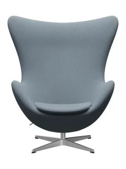 Fritz Hansen Ægget, sort læder/aluminium af Arne Jacobsen><noscript><img width=