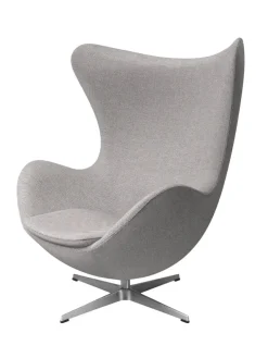 Fritz Hansen Ægget, sort læder/aluminium af Arne Jacobsen><noscript><img width=