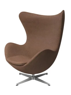 Fritz Hansen Ægget, sort læder/aluminium af Arne Jacobsen><noscript><img width=