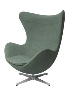 Fritz Hansen Ægget, sort læder/aluminium af Arne Jacobsen><noscript><img width=