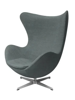 Fritz Hansen Ægget, sort læder/aluminium af Arne Jacobsen><noscript><img width=