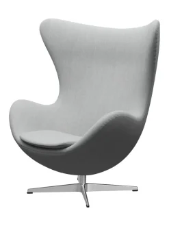 Fritz Hansen Ægget, sort læder/aluminium af Arne Jacobsen><noscript><img width=