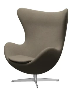 Fritz Hansen Ægget, sort læder/aluminium af Arne Jacobsen><noscript><img width=